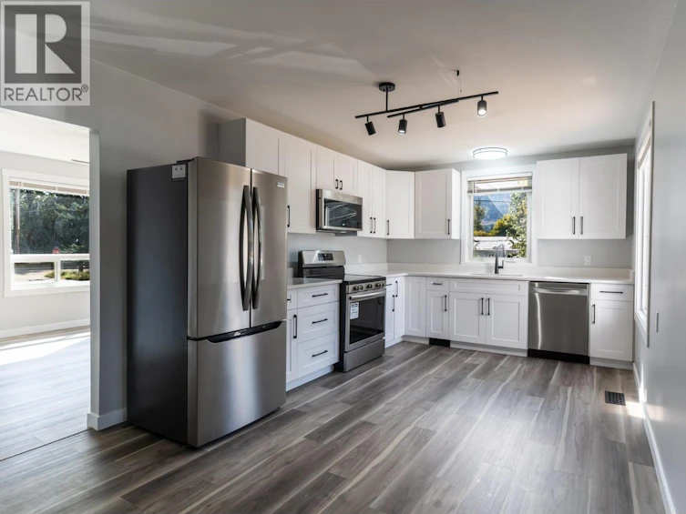 2323 Vale Avenue, Lumby, BC, V0E 2G0 - 2