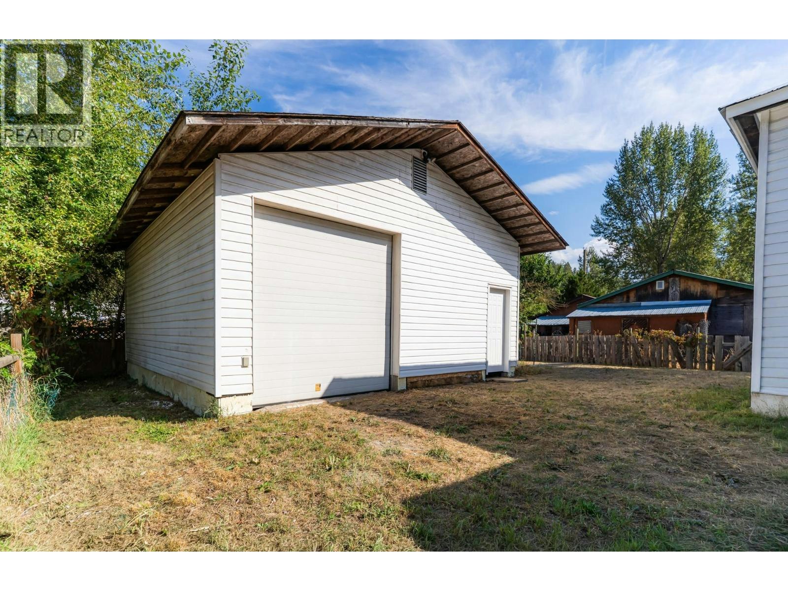 2323 Vale Avenue, Lumby, BC, V0E 2G0 - 23
