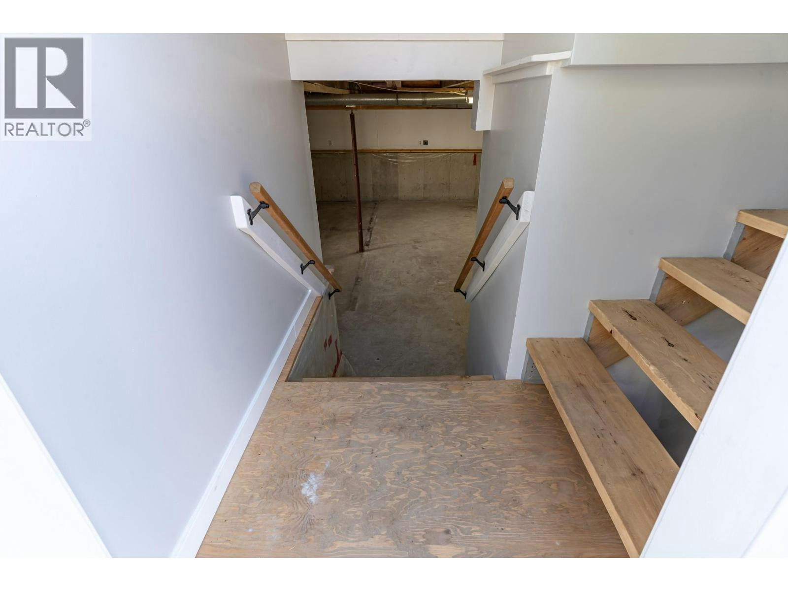 2323 Vale Avenue, Lumby, BC, V0E 2G0 - 16