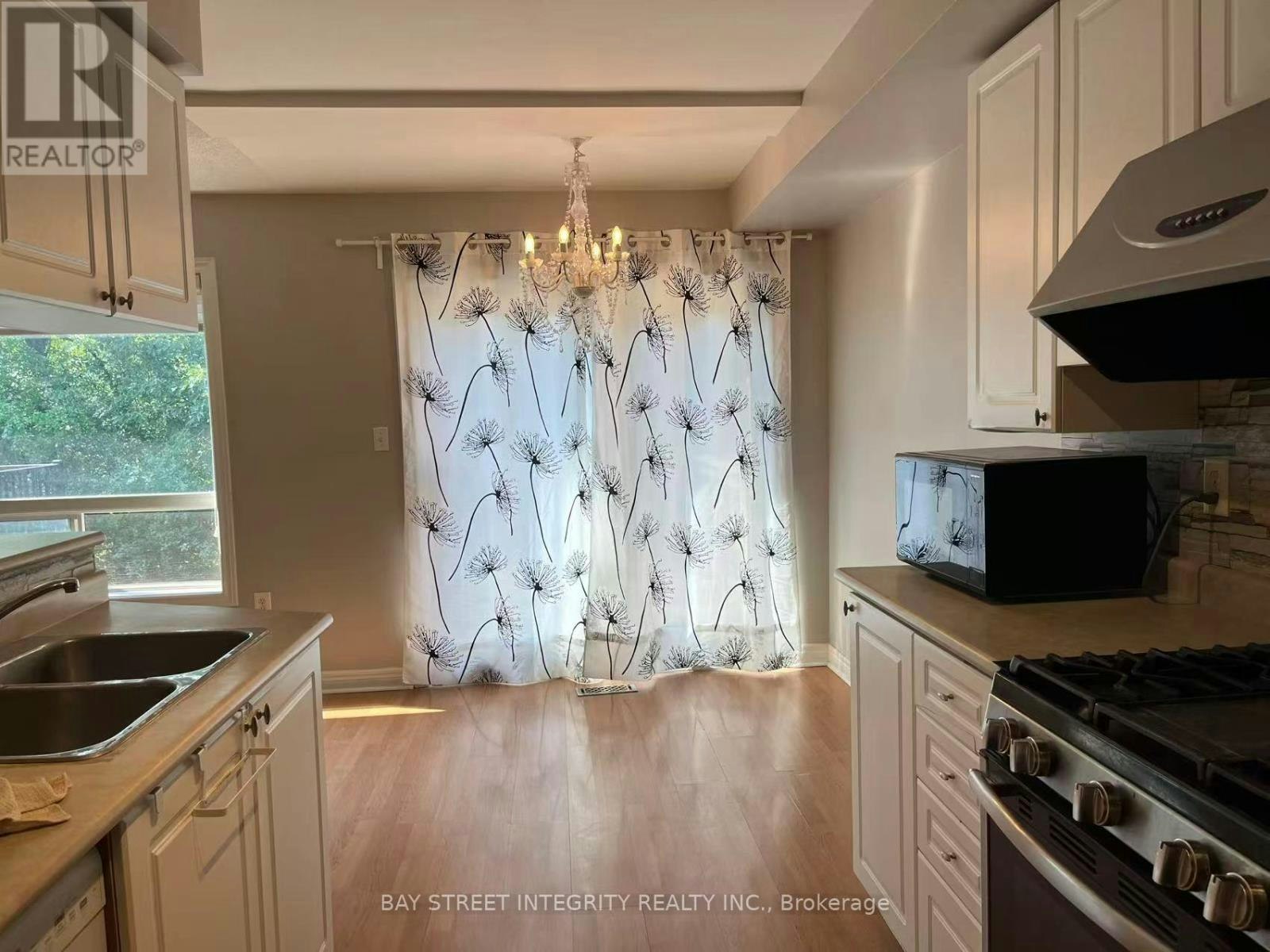 355 Ravineview Way, Oakville, ON, L6H 6S5 - 6