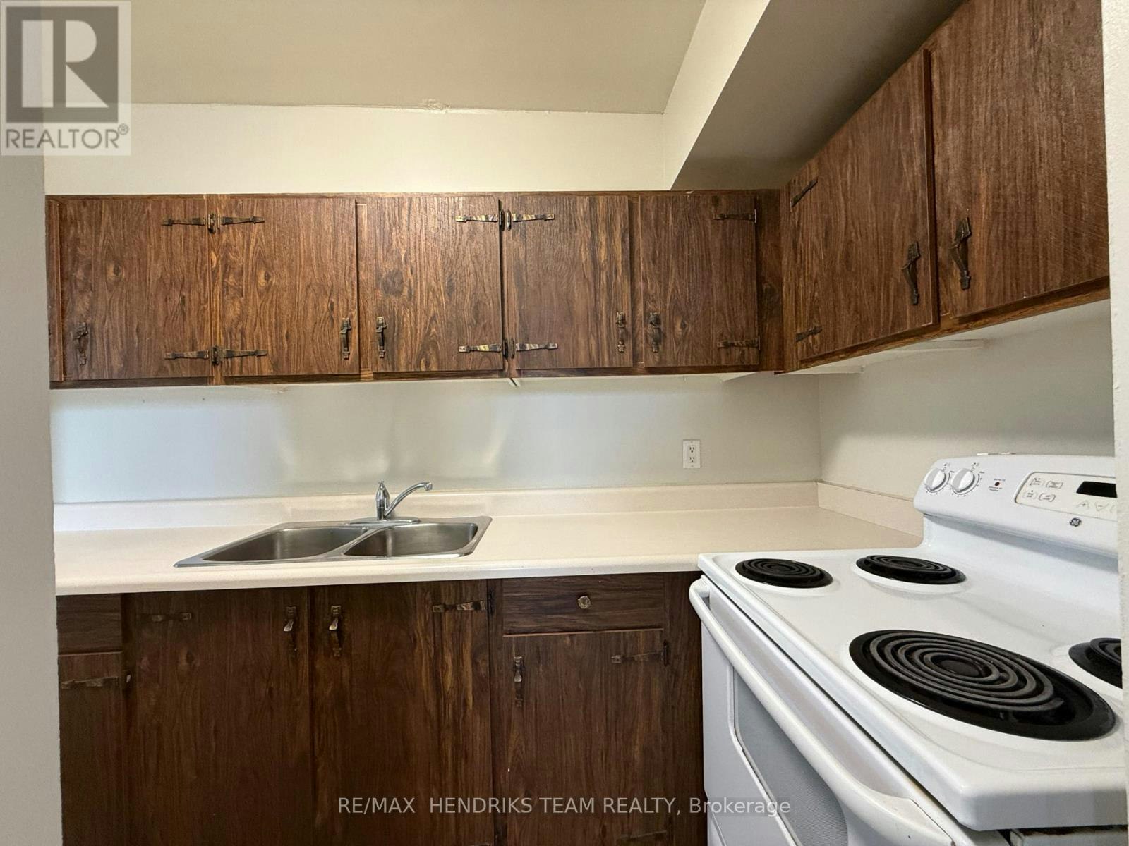 B401-80 Rockwood Avenue, St. Catharines, ON, L2P 3P2 - 2