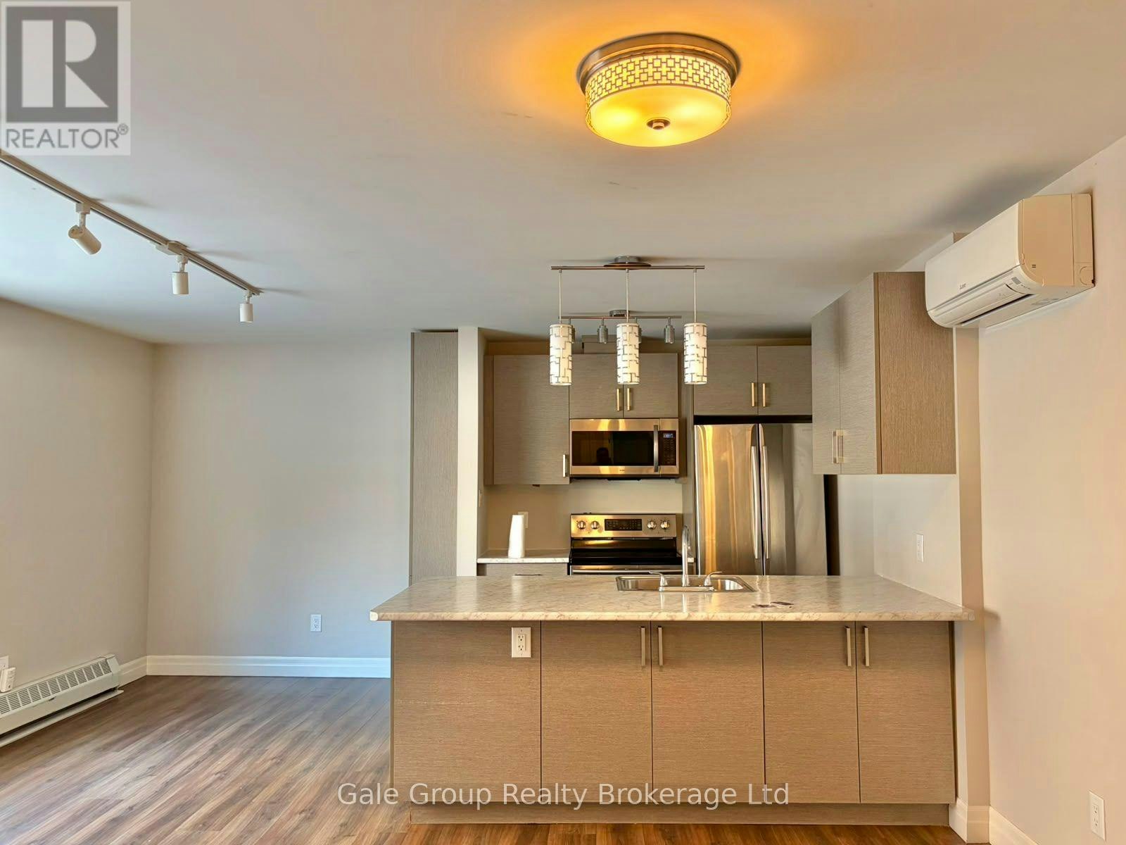 103-5 Paisley Boulevard E, Mississauga, ON, L6A 1P3