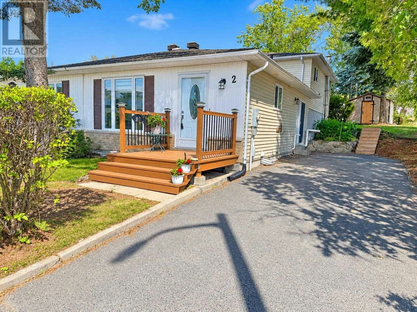2 Farrell Crescent, Elliot Lake, ON, P5A 3N6