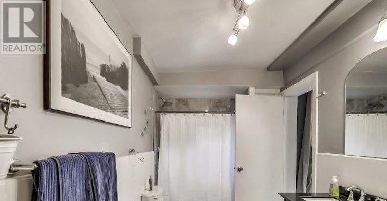 MAIN FLOOR-720 Coxwell Avenue, Toronto, ON, M4C 3C2 - 9