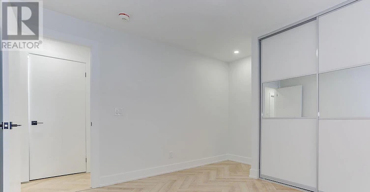 LOWER-71 Livingstone Avenue, Toronto, ON, M6E 2L7 - 26