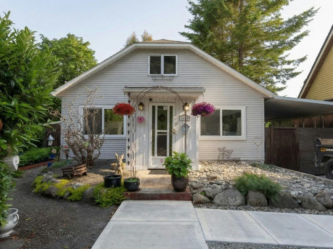 2725 Gordon Avenue, Surrey, BC, V4A 3J2