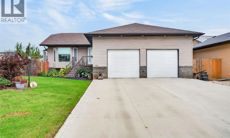 95 Laskin Crescent