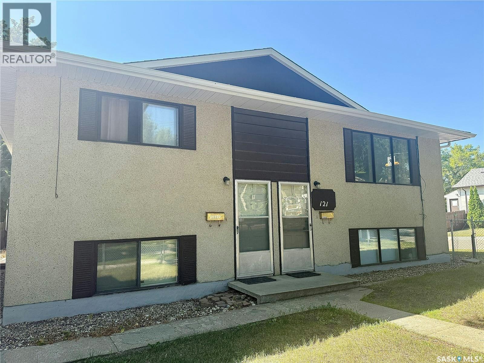 121 29th Street W, Saskatoon, SK, S7L 0L7