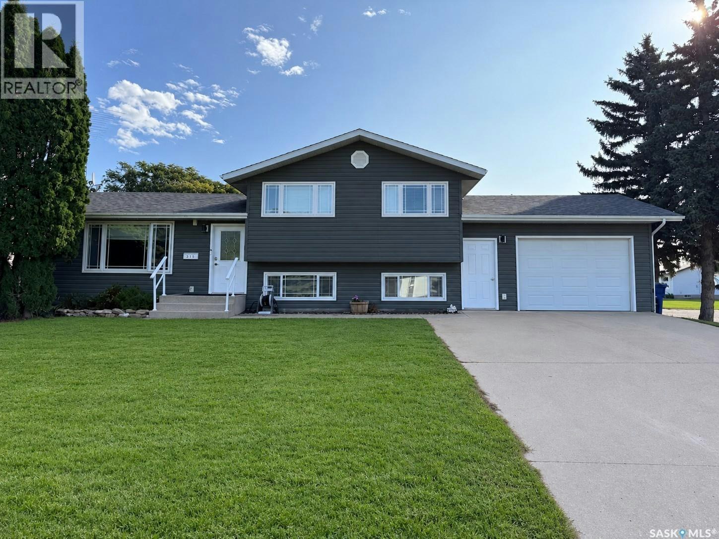 315 Hearn Street, Outlook, SK, S0L 2N0