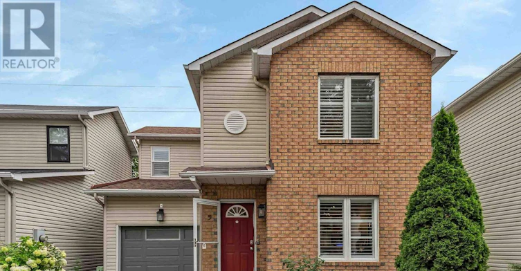 9-583 Tweedsmuir Avenue, Ottawa, ON, K1Z 5P4