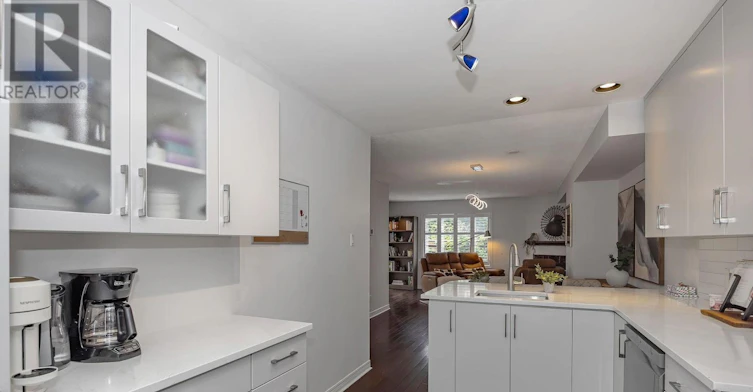 9-583 Tweedsmuir Avenue, Ottawa, ON, K1Z 5P4 - 11