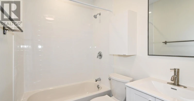 UPPER-113 Woodbine Avenue, Toronto, ON, M4L 3P1 - 9