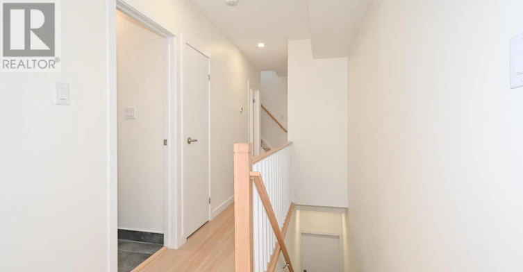 UPPER-113 Woodbine Avenue, Toronto, ON, M4L 3P1 - 17