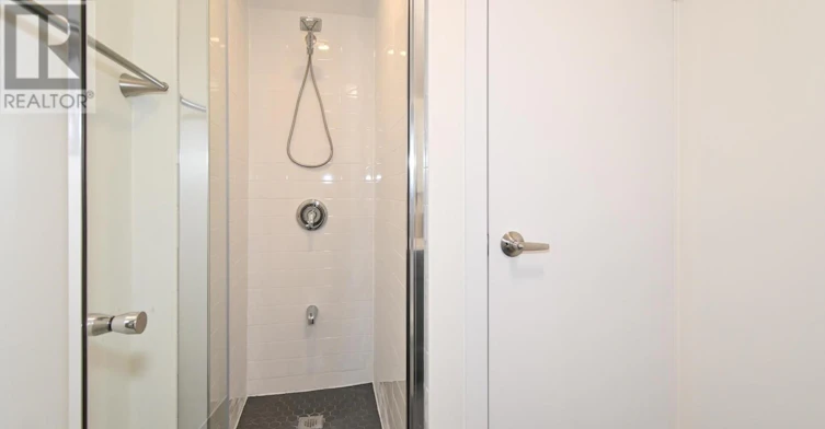 UPPER-113 Woodbine Avenue, Toronto, ON, M4L 3P1 - 11