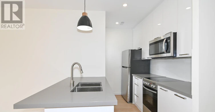 UPPER-113 Woodbine Avenue, Toronto, ON, M4L 3P1 - 4