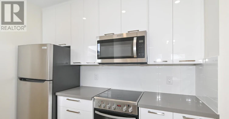 UPPER-113 Woodbine Avenue, Toronto, ON, M4L 3P1 - 5