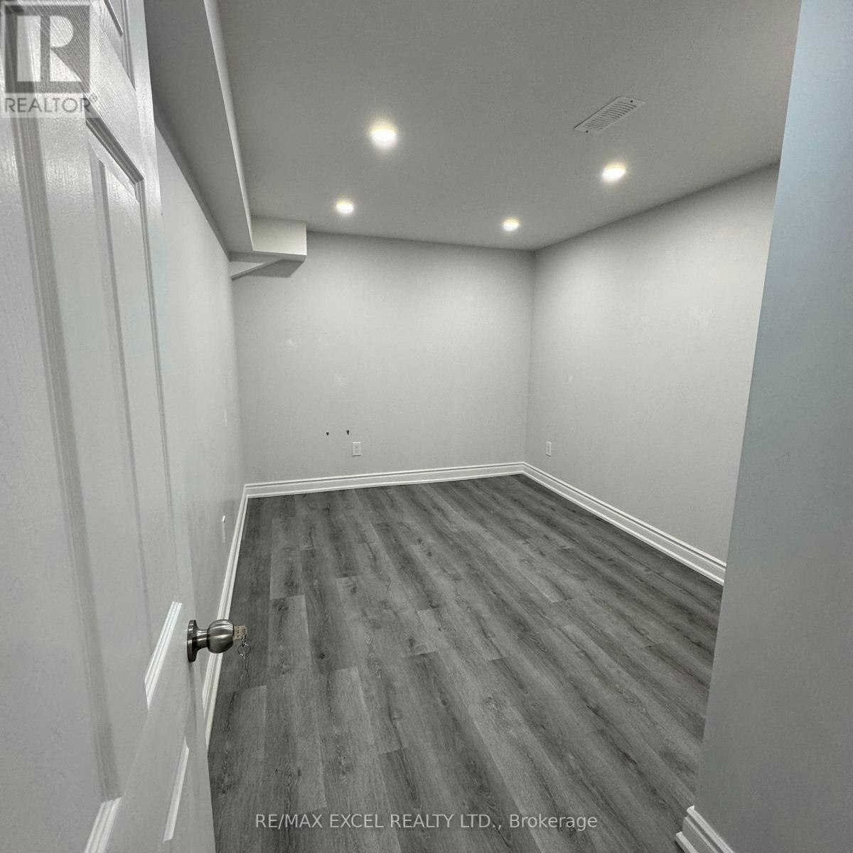 BSMT-102 Galbraith Crescent, Markham, ON, L3S 1J3 - 7