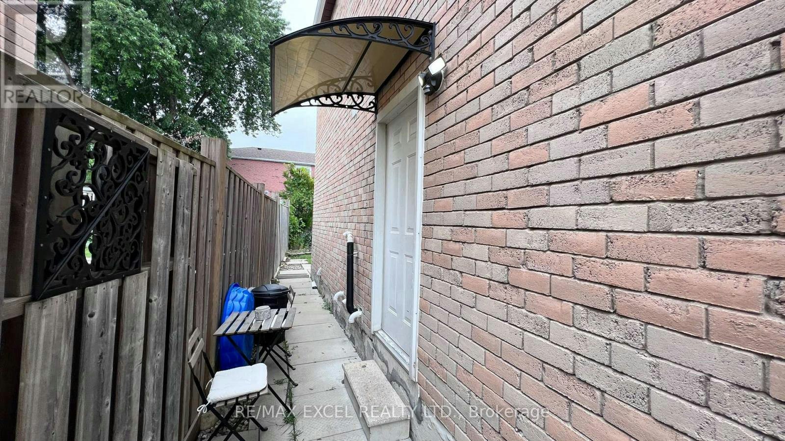 BSMT-102 Galbraith Crescent, Markham, ON, L3S 1J3 - 3