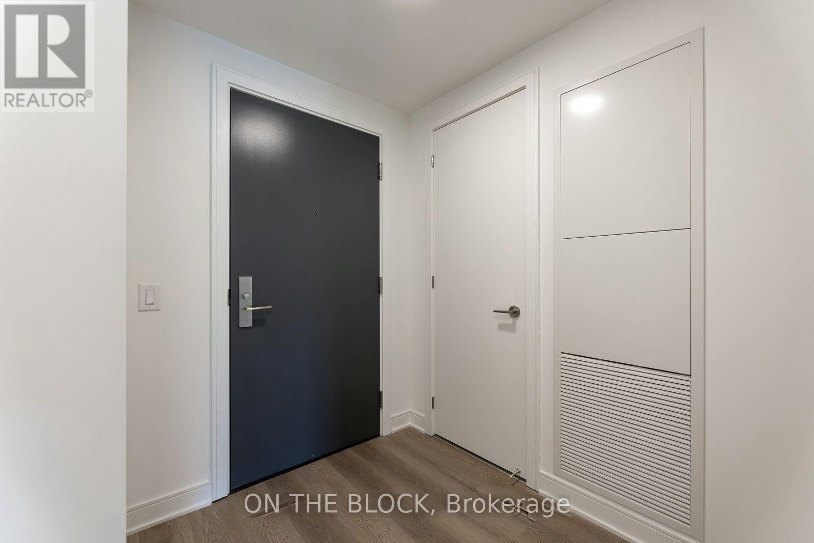 807-86 Dundas Street E, Mississauga, ON, L5A 1W4 - 2