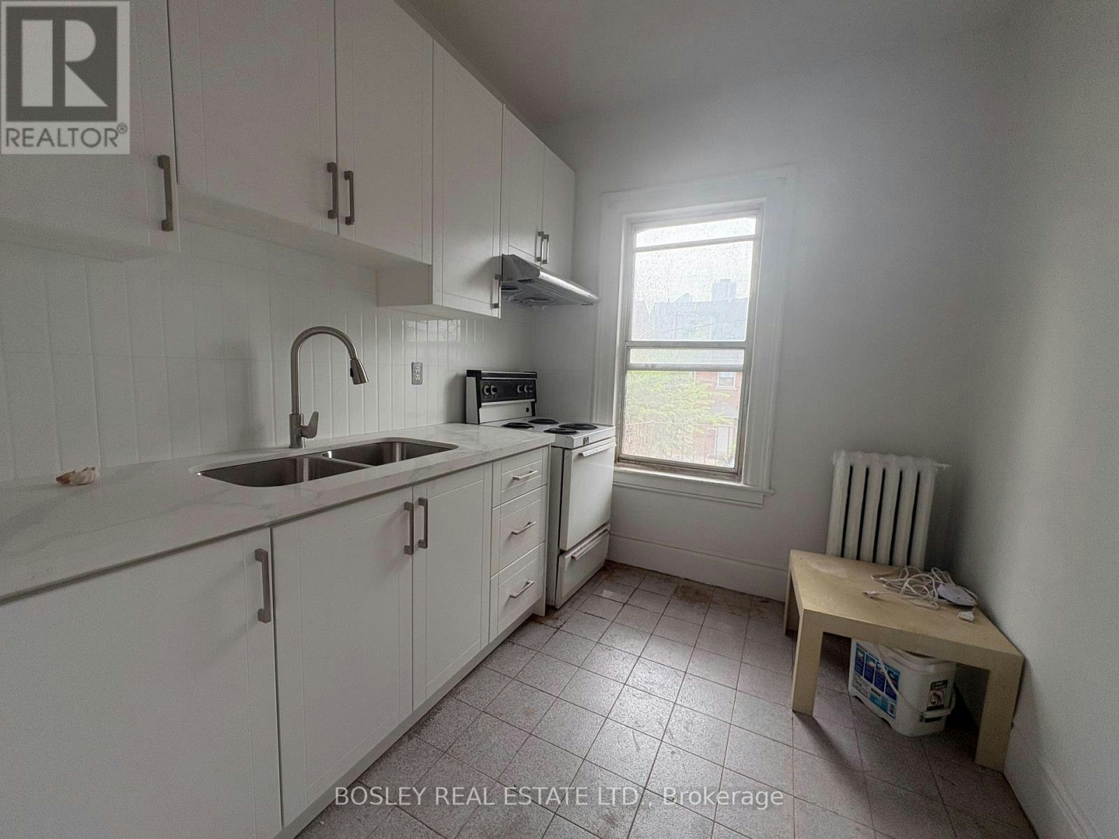 UPPER-14 D'arcy Street, Toronto, ON, M5T 1J7 - 3