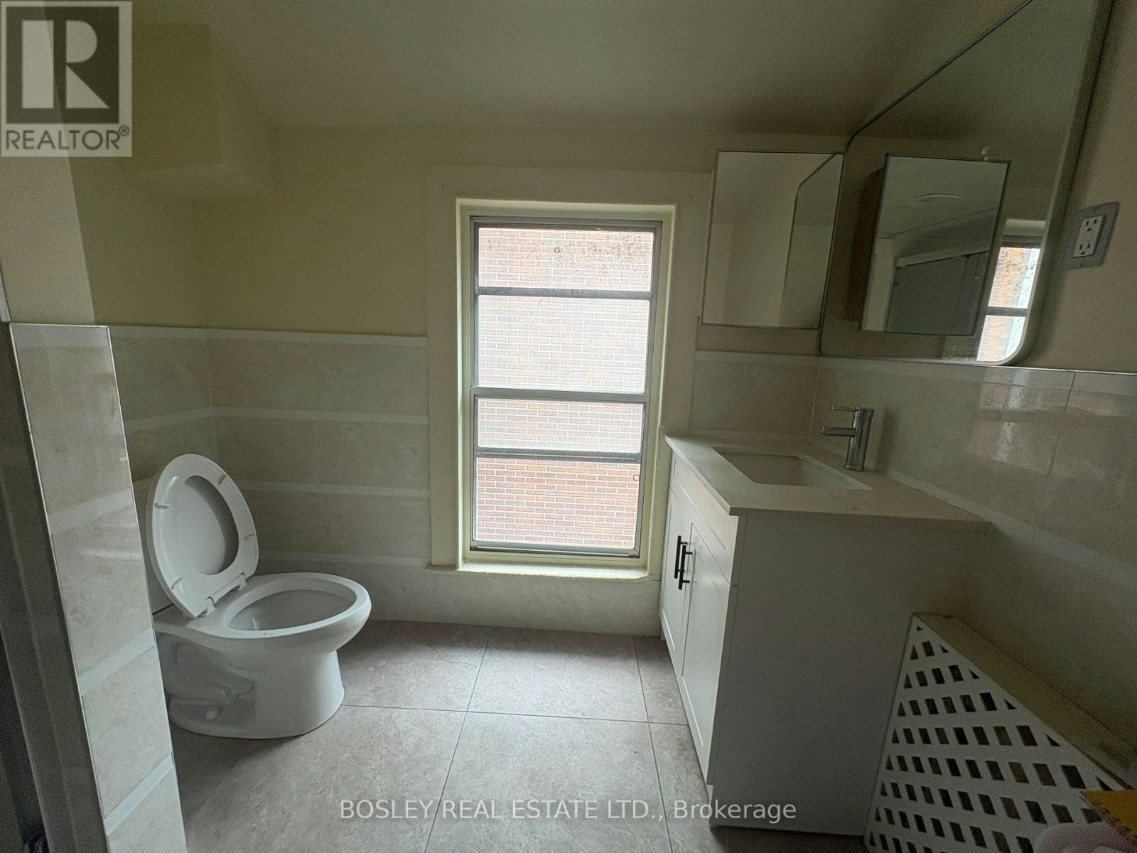 UPPER-14 D'arcy Street, Toronto, ON, M5T 1J7 - 17