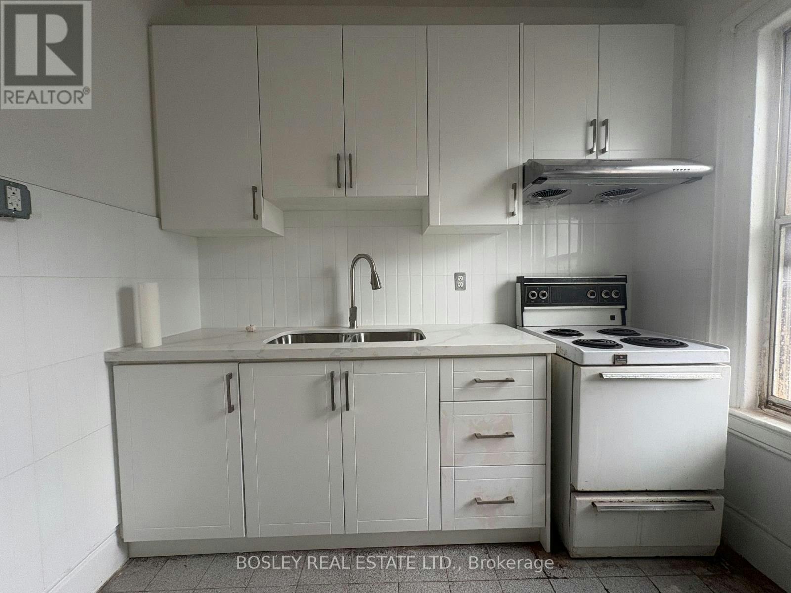 UPPER-14 D'arcy Street, Toronto, ON, M5T 1J7 - 2