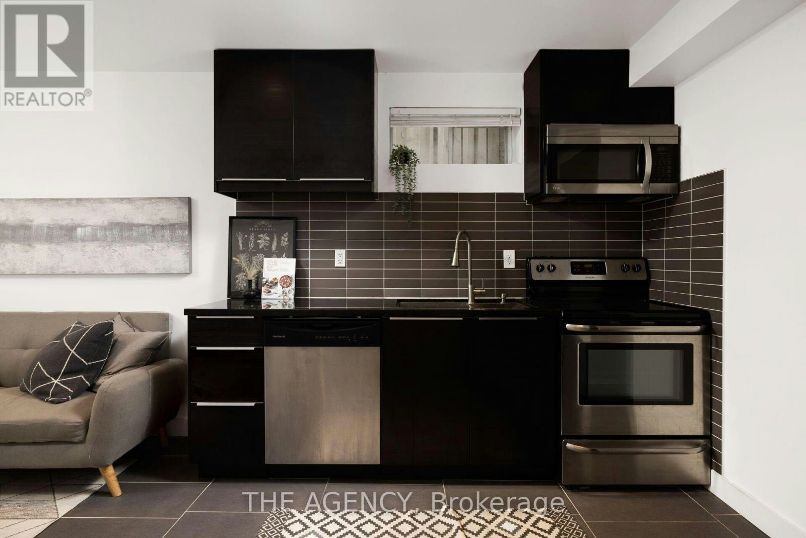 LOWER-135 Prescott Avenue, Toronto, ON, M6N 3G9 - 2
