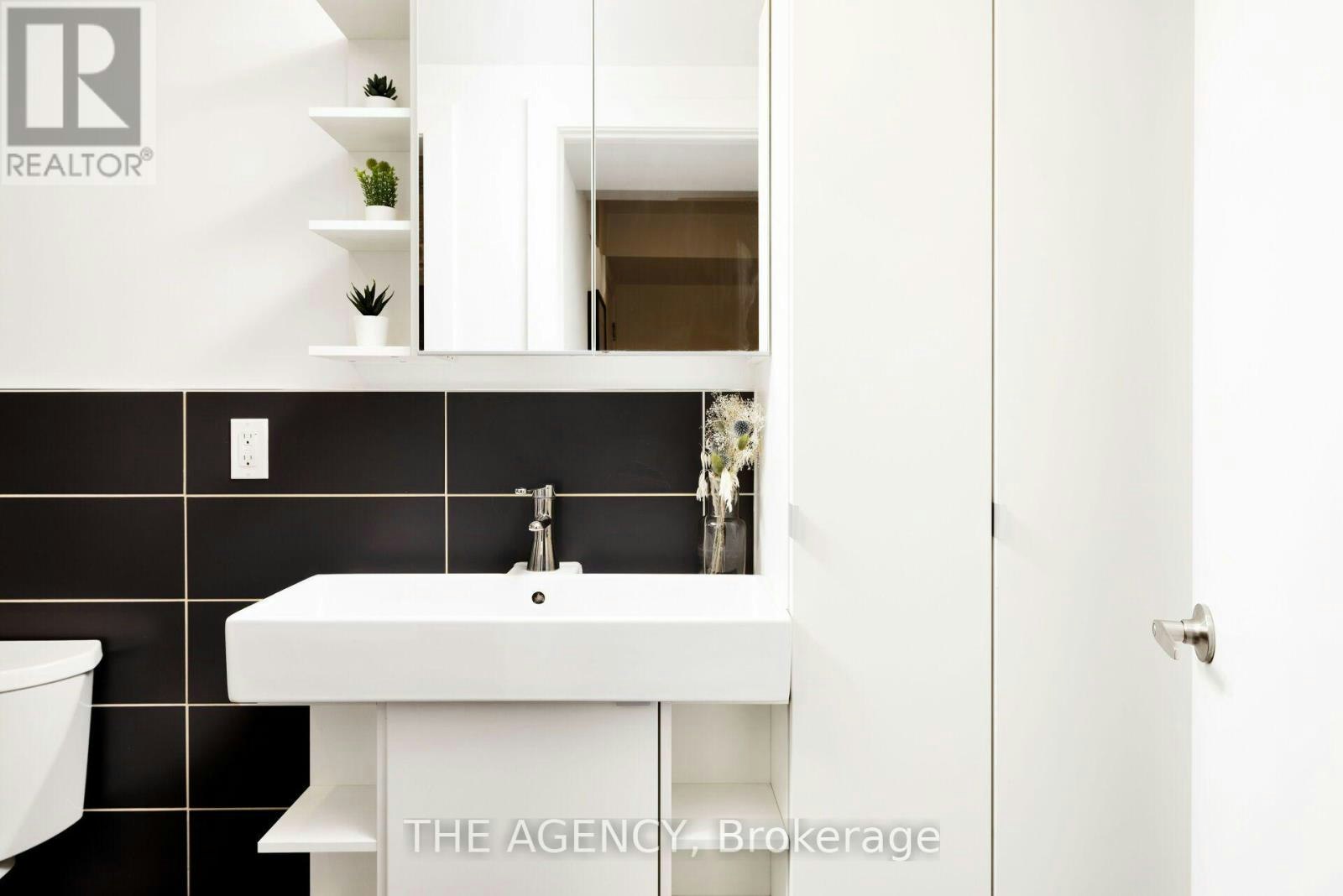 LOWER-135 Prescott Avenue, Toronto, ON, M6N 3G9 - 11