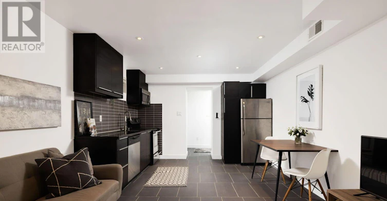 LOWER-135 Prescott Avenue, Toronto, ON, M6N 3G9 - 4