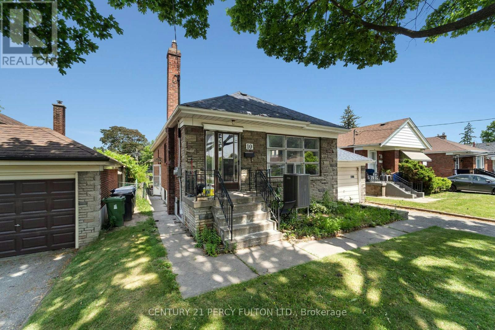 10 Belmore Avenue, Toronto, ON, M1R 2M6 - 2
