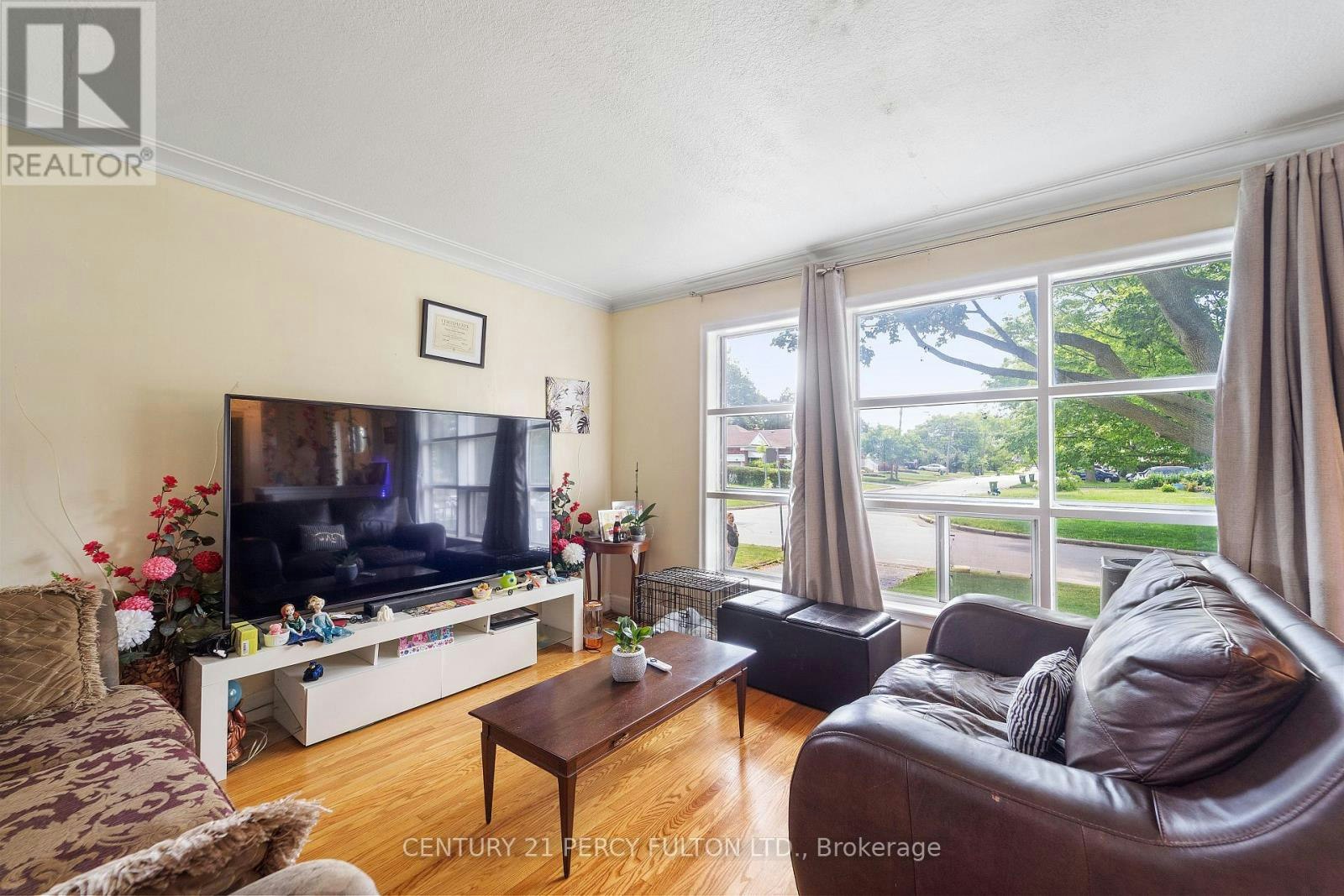 10 Belmore Avenue, Toronto, ON, M1R 2M6 - 7
