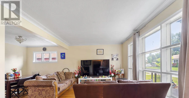 10 Belmore Avenue, Toronto, ON, M1R 2M6 - 6