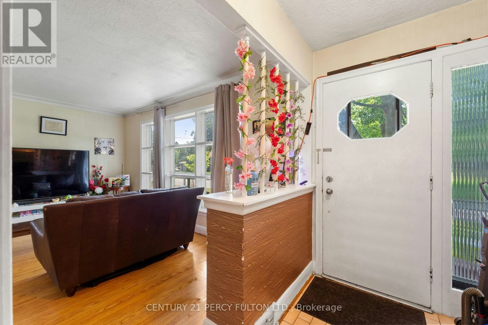 10 Belmore Avenue, Toronto, ON, M1R 2M6 - 4