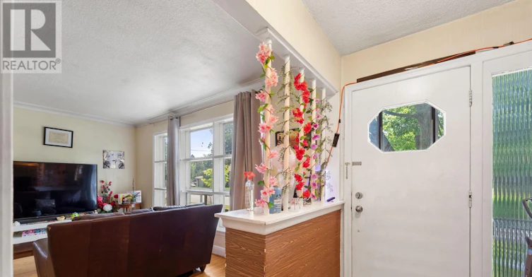 10 Belmore Avenue, Toronto, ON, M1R 2M6 - 4