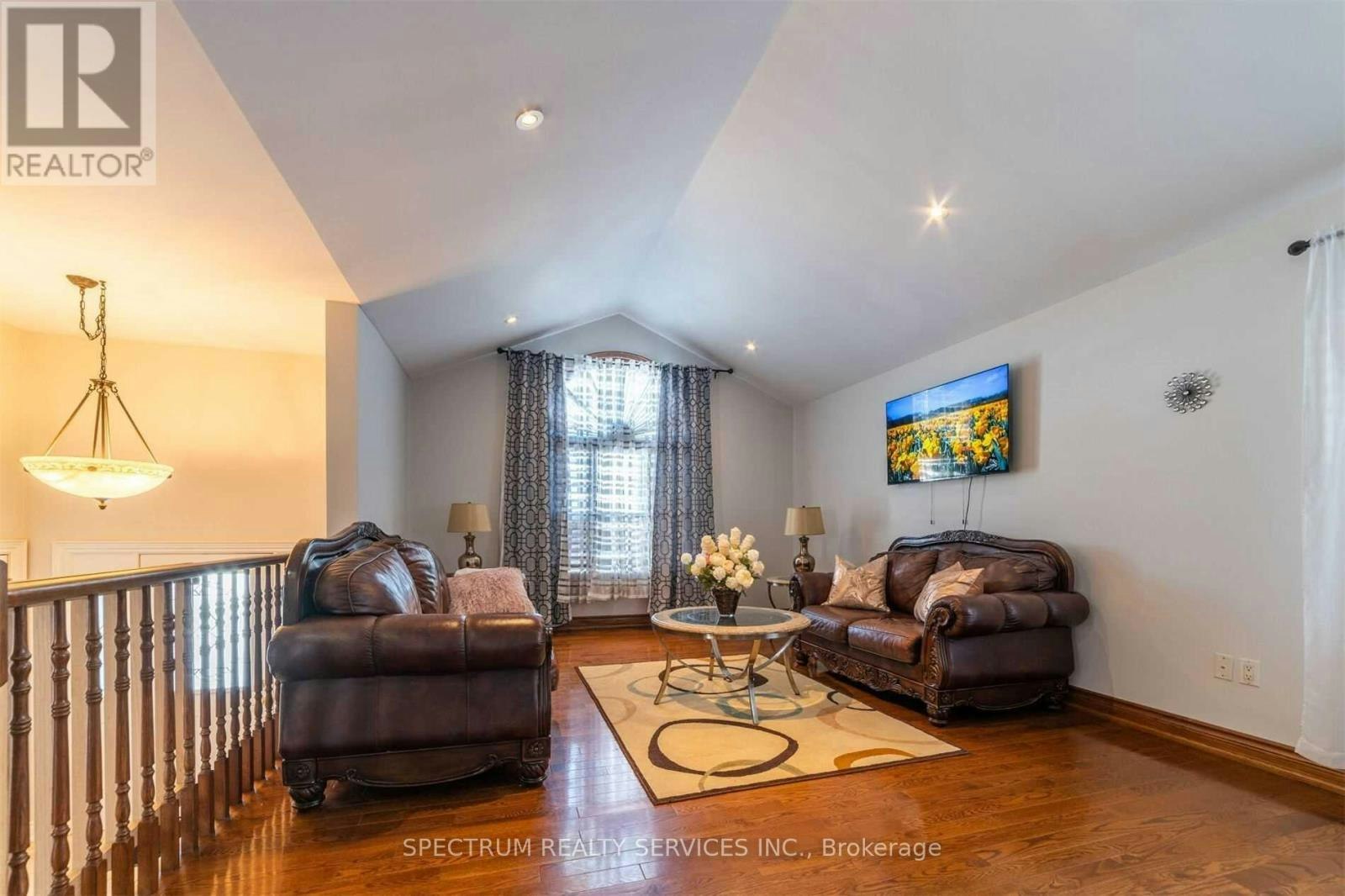 8112 Beaver Glen Drive, Niagara Falls, ON, L2H 3K5 - 8