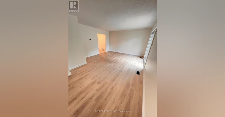 2943 Ahearn Avenue, Ottawa, ON, K2B 7A2 - 3