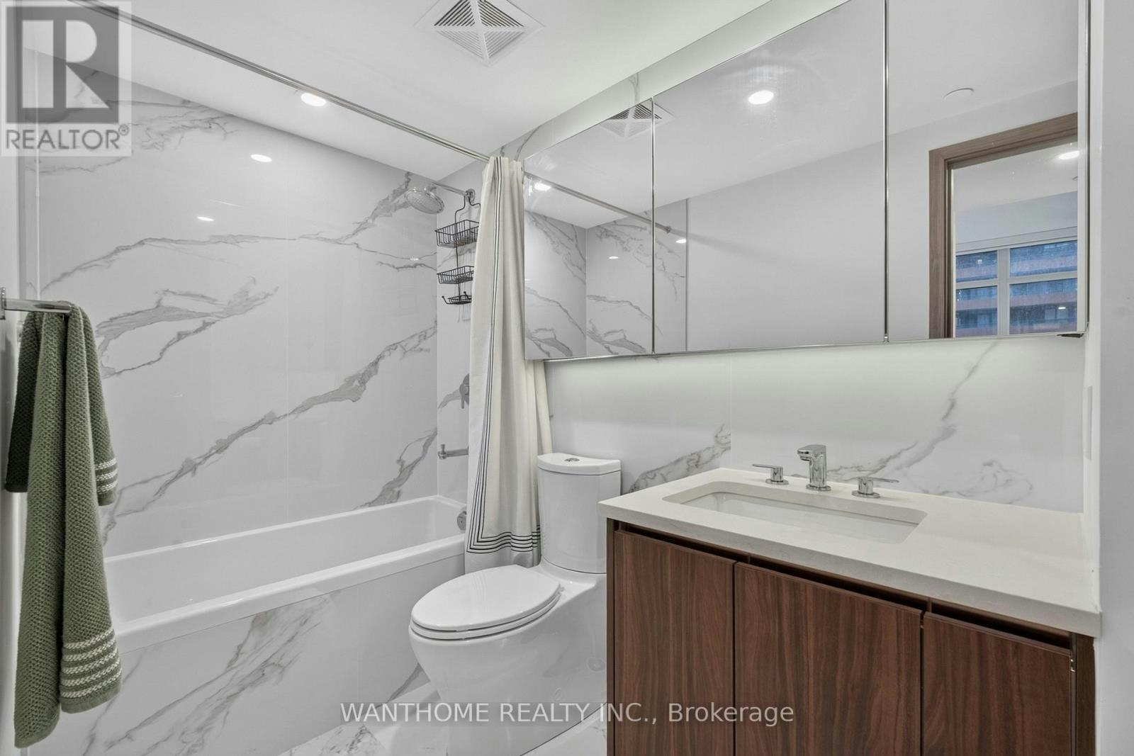 921-3 Concord Cityplace Way, Toronto, ON, M5V 0X4 - 40