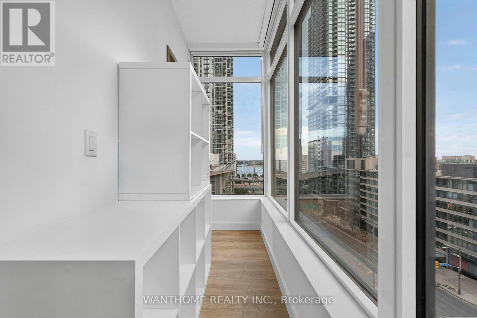 921-3 Concord Cityplace Way, Toronto, ON, M5V 0X4 - 35