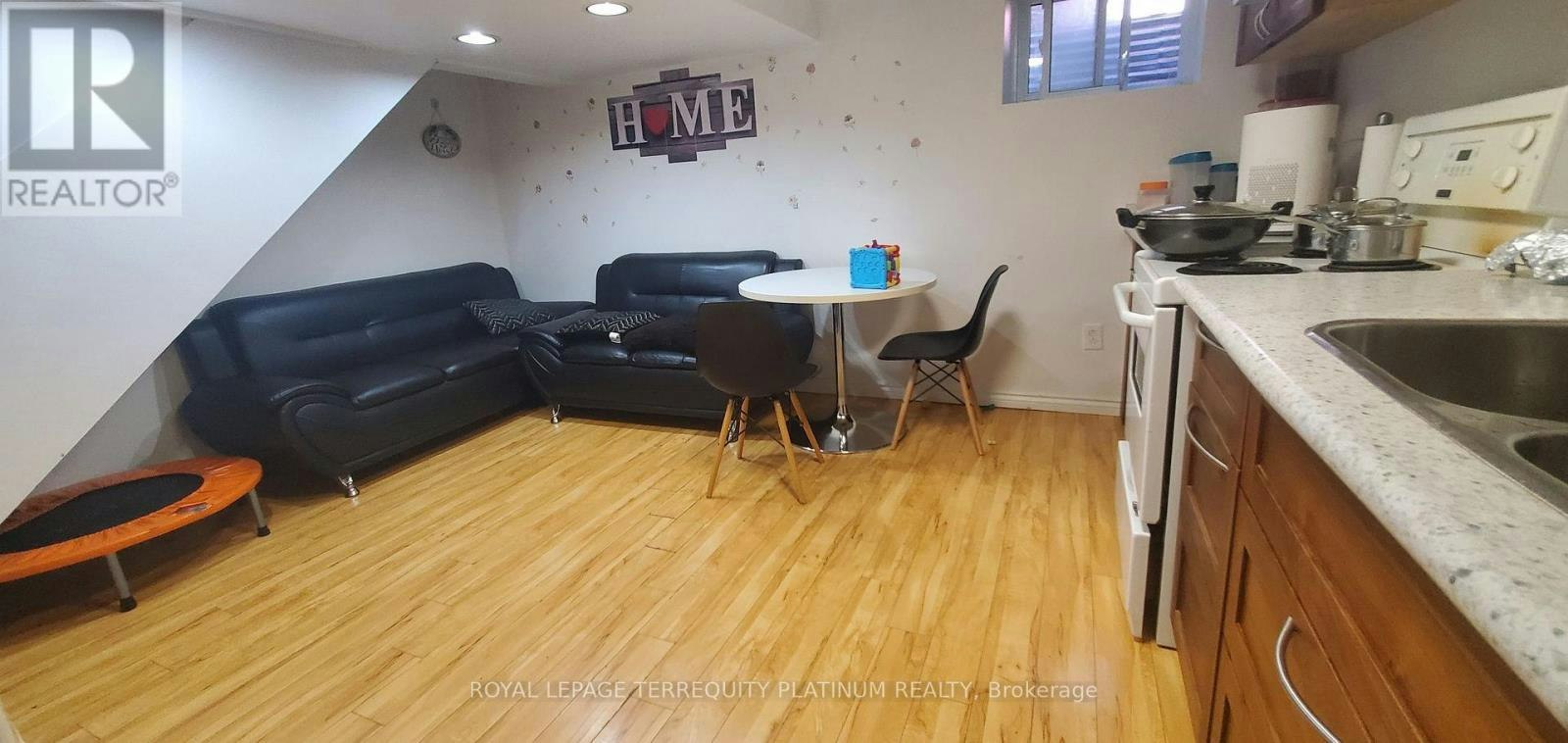 BSMT-296 Lumsden Avenue, Toronto, ON, M4C 2L1 - 2
