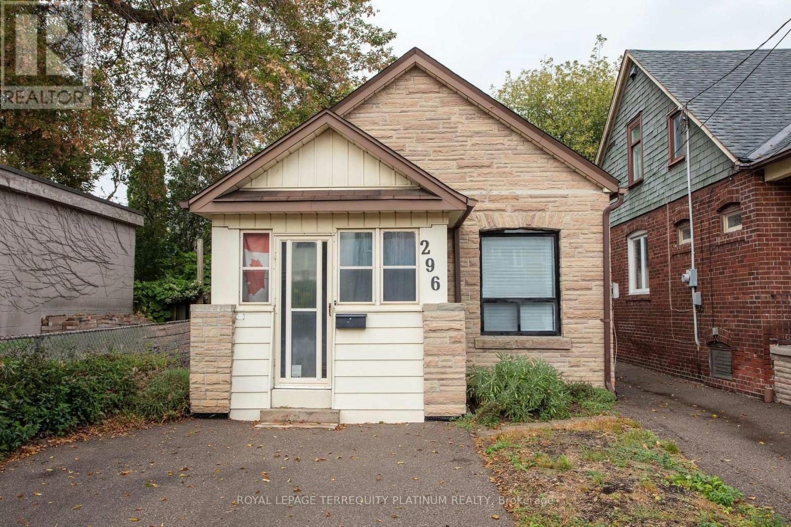 BSMT-296 Lumsden Avenue, Toronto, ON, M4C 2L1