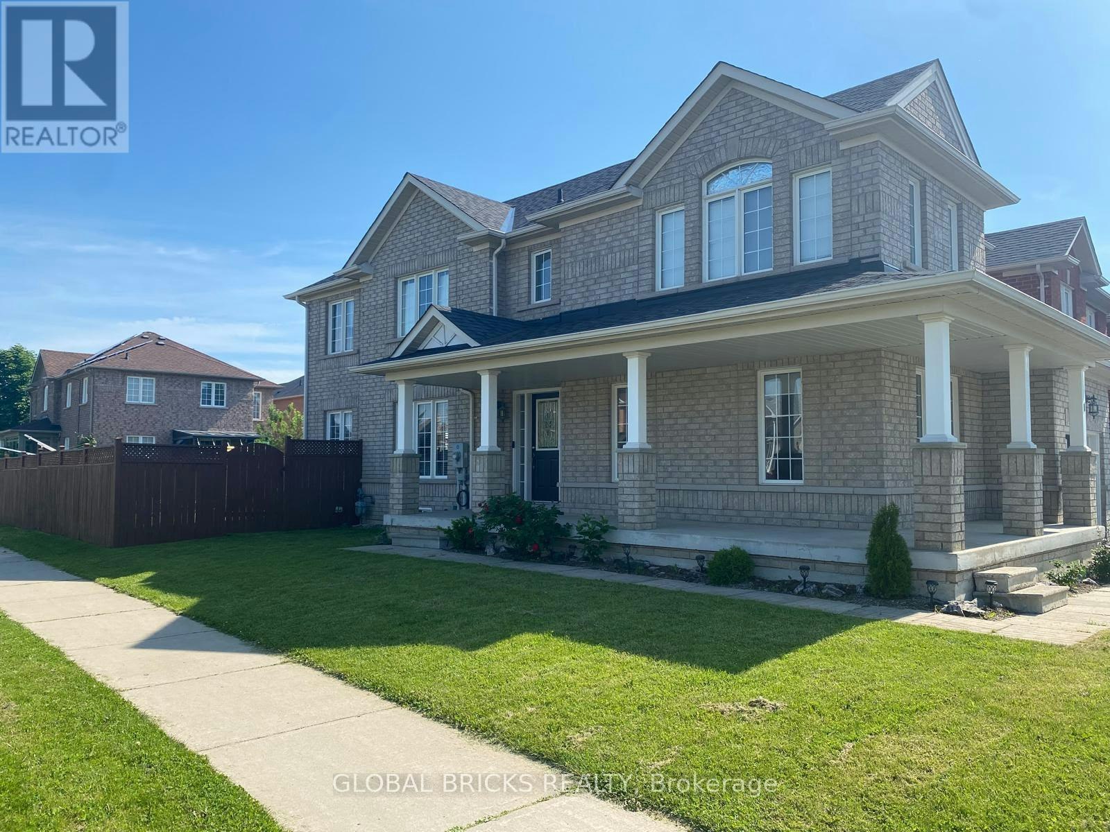 1 Rampart Crescent, Whitby, ON, L1P 1T5 - 2