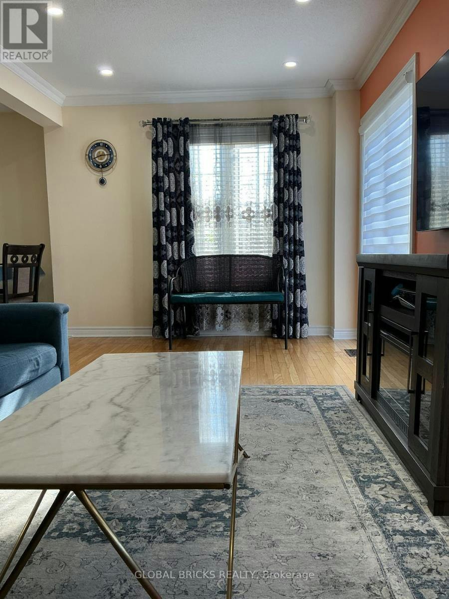 1 Rampart Crescent, Whitby, ON, L1P 1T5 - 8