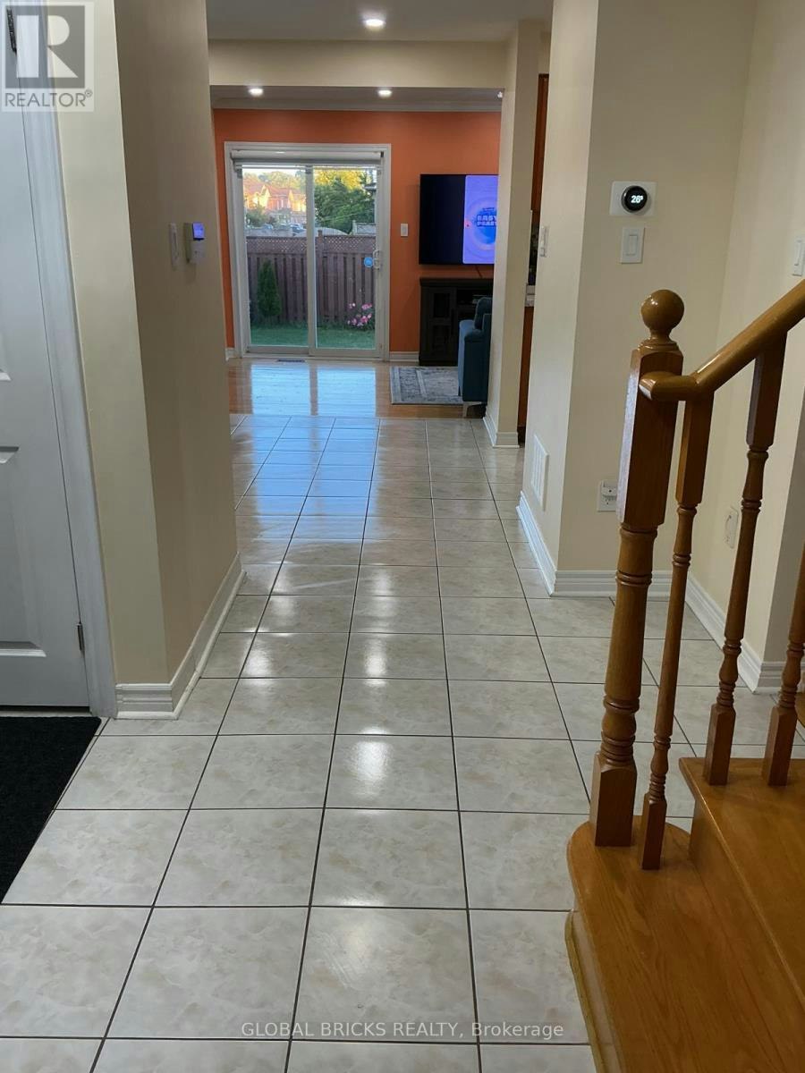 1 Rampart Crescent, Whitby, ON, L1P 1T5 - 10