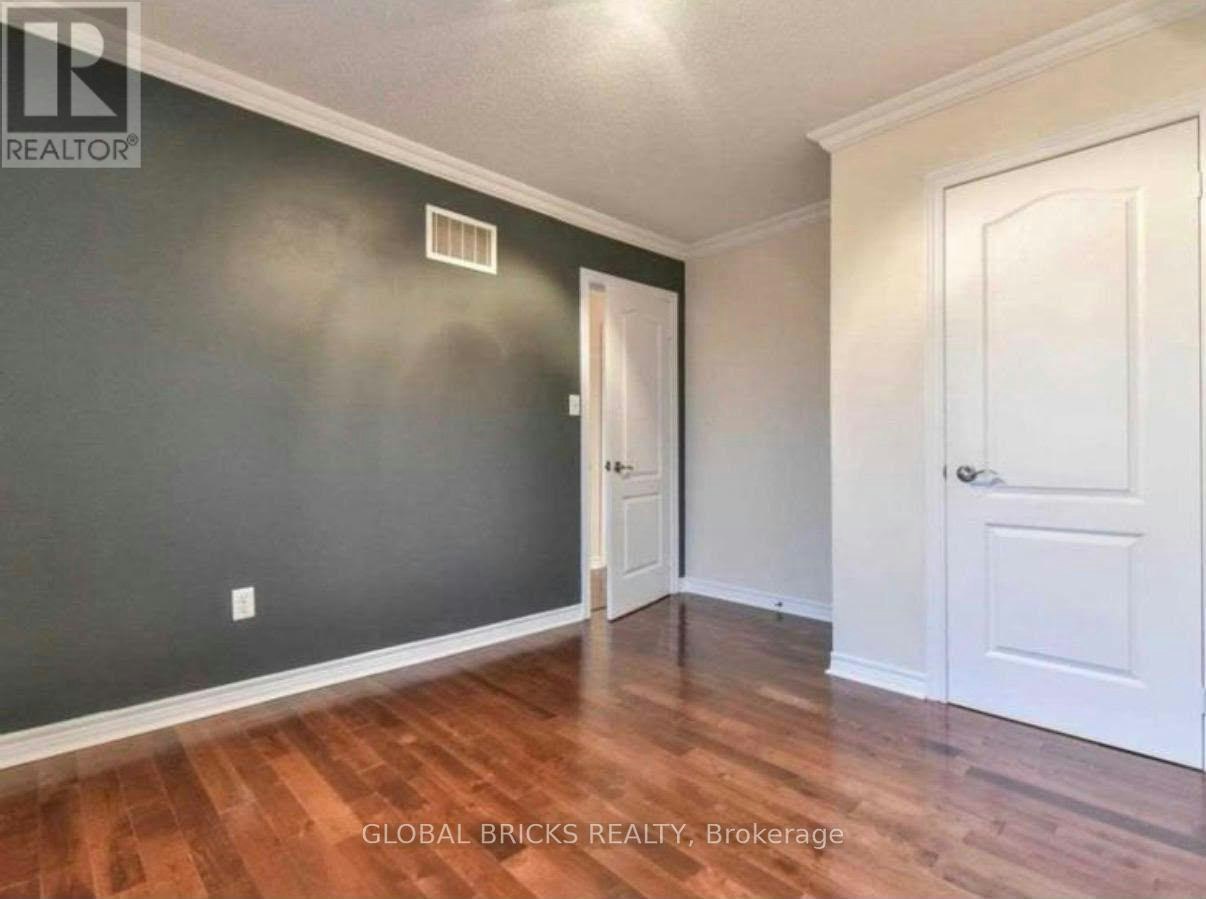 1 Rampart Crescent, Whitby, ON, L1P 1T5 - 12