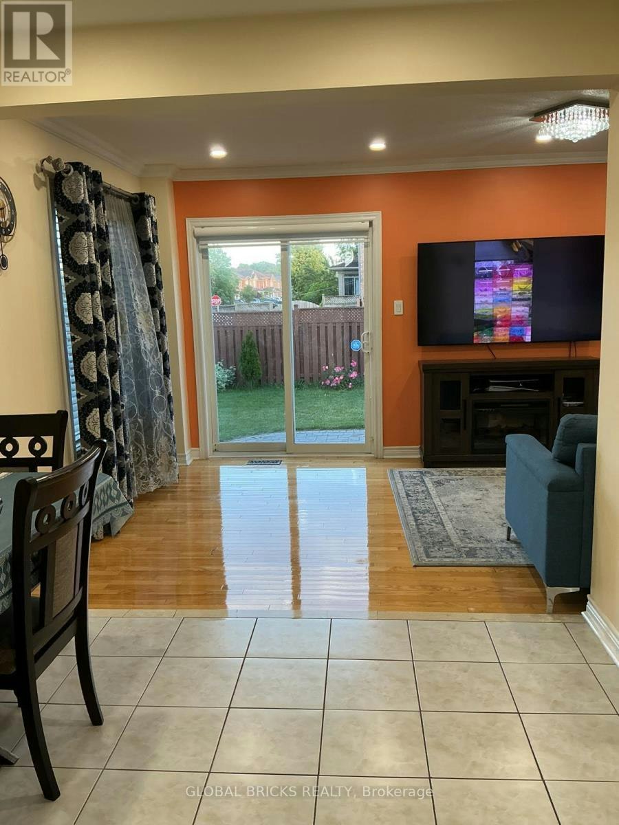 1 Rampart Crescent, Whitby, ON, L1P 1T5 - 4