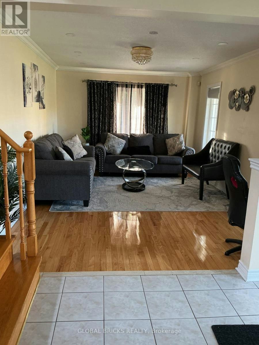 1 Rampart Crescent, Whitby, ON, L1P 1T5 - 3