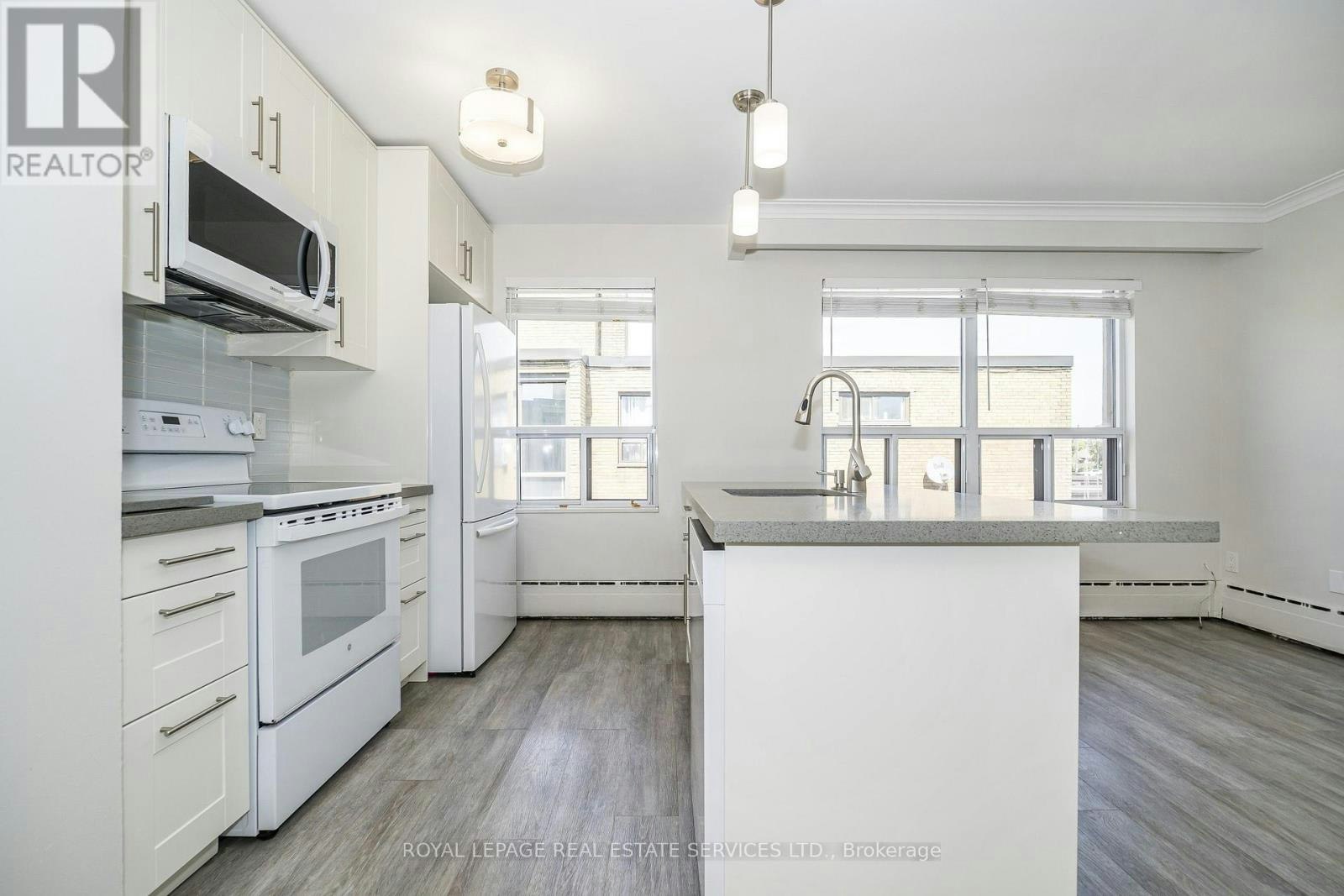 8-2637 Keele Street, Toronto, ON, M6L 2P2 - 16