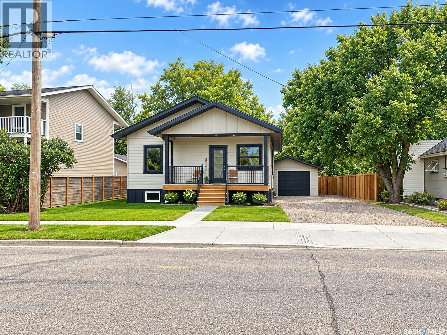109 7th Street, Weyburn, SK, S4H 1C1