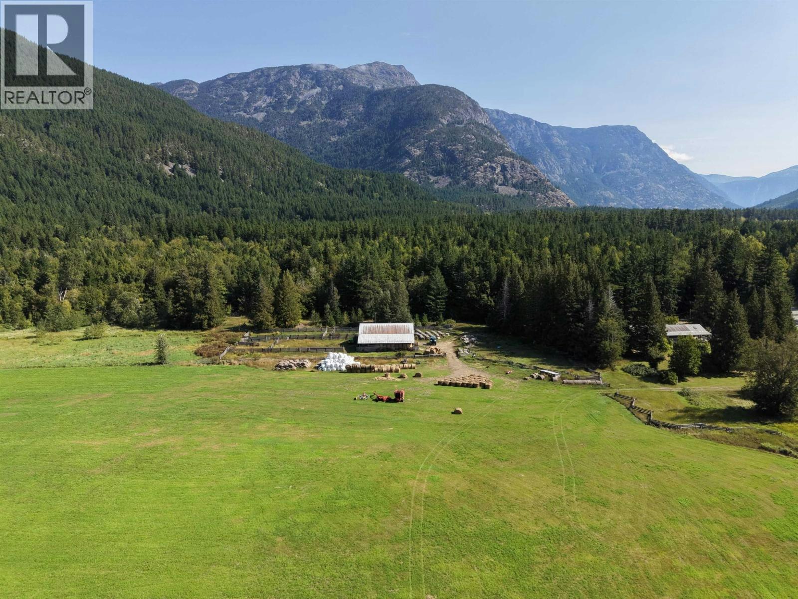 1/4-4892 SW Mackenzie 20 Highway, Bella Coola, BC, V0T 1C0