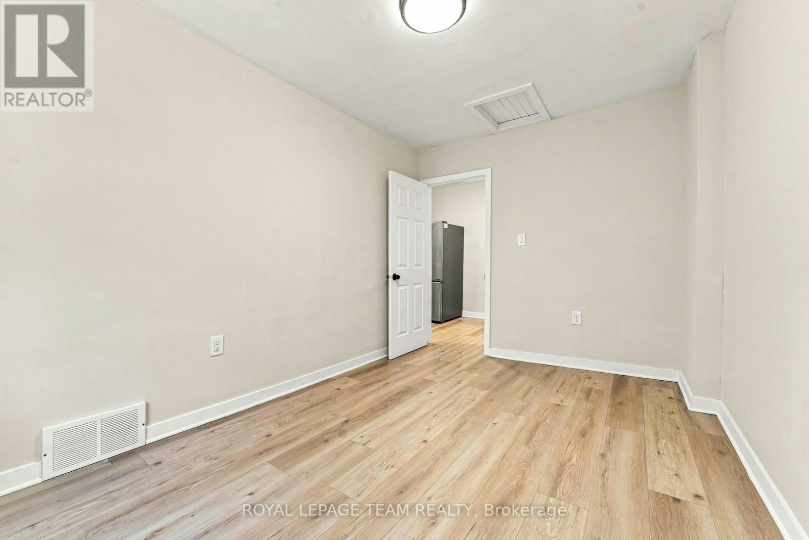 B-13 Balsam Street, Ottawa, ON, K1R 6W6 - 16
